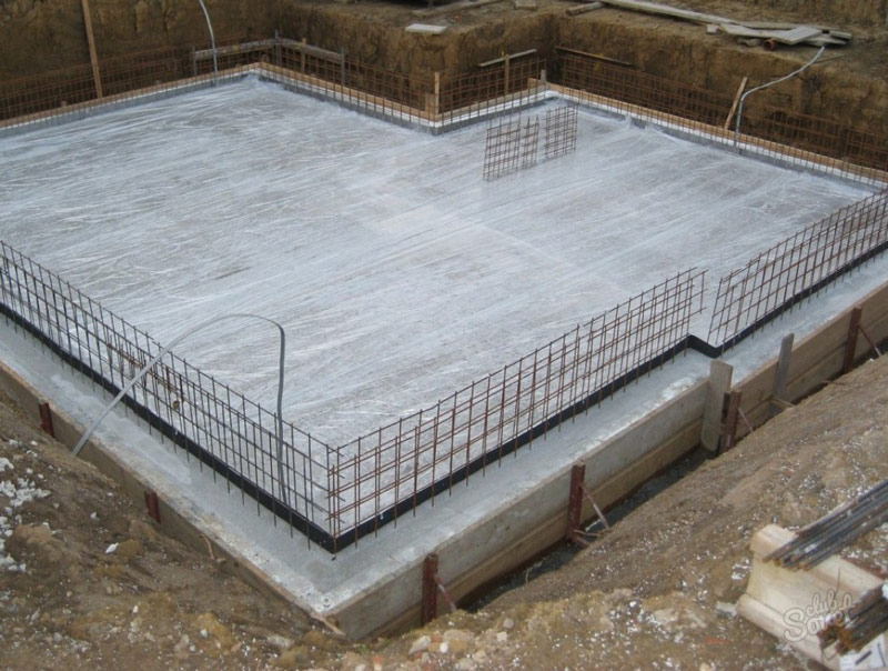 Фундамент с бетонной подушкой