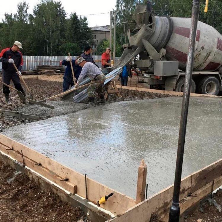 заливка бетона для формирования подушки