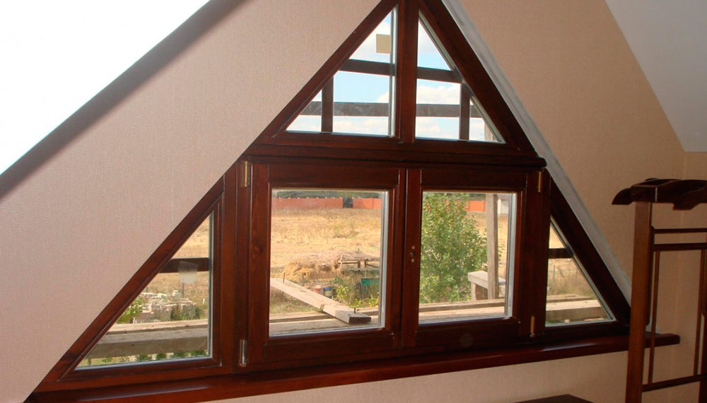 Как установить окно на фронтоне